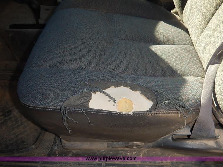 image for item I5308 2004 Chevrolet Silverado 2500HD pickup truck