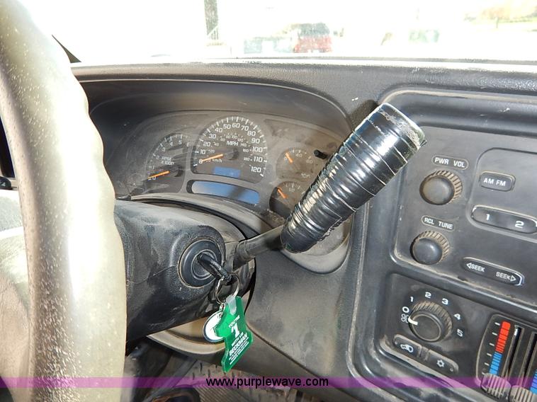 image for item I5308 2004 Chevrolet Silverado 2500HD pickup truck