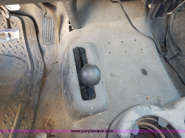 image for item I5308 2004 Chevrolet Silverado 2500HD pickup truck