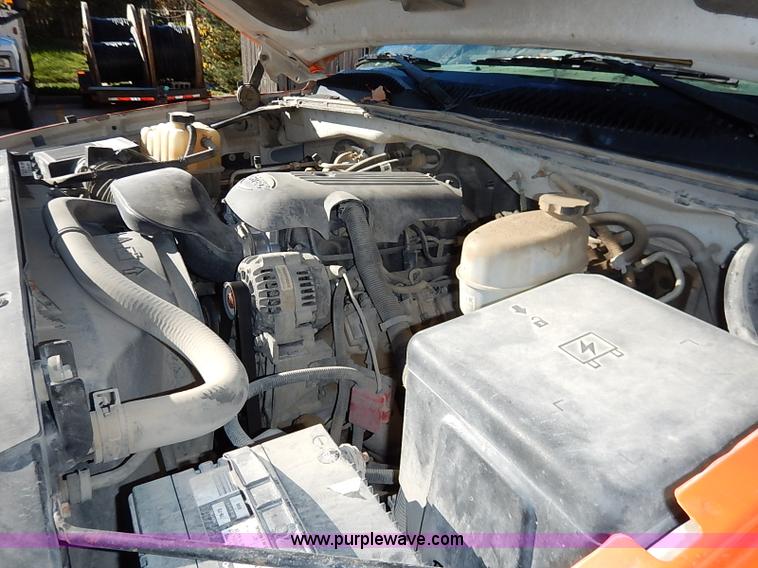 image for item I5308 2004 Chevrolet Silverado 2500HD pickup truck