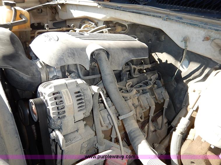 image for item I5308 2004 Chevrolet Silverado 2500HD pickup truck