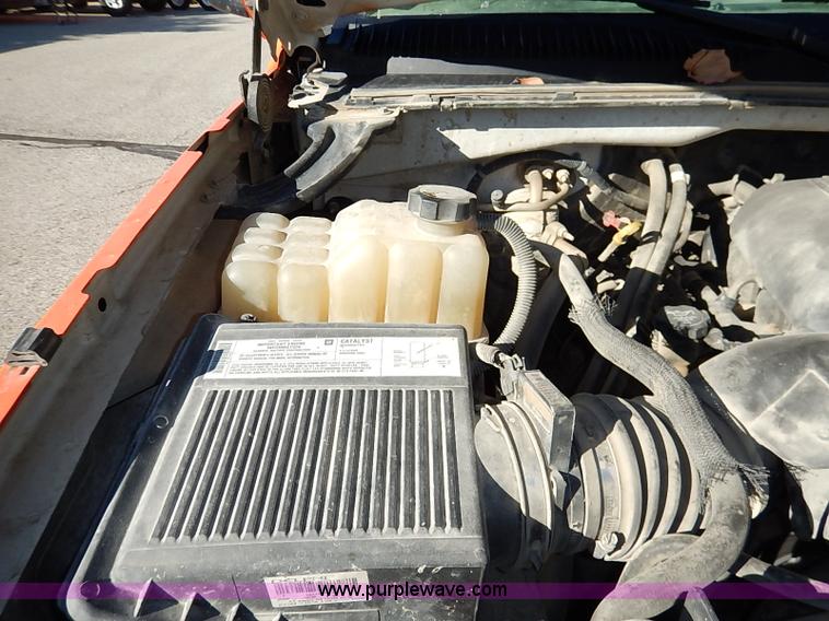 image for item I5308 2004 Chevrolet Silverado 2500HD pickup truck