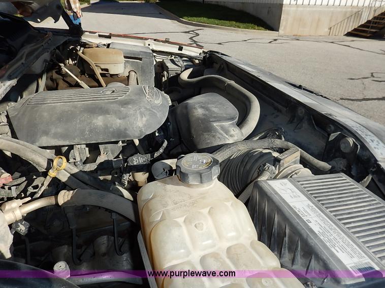 image for item I5308 2004 Chevrolet Silverado 2500HD pickup truck