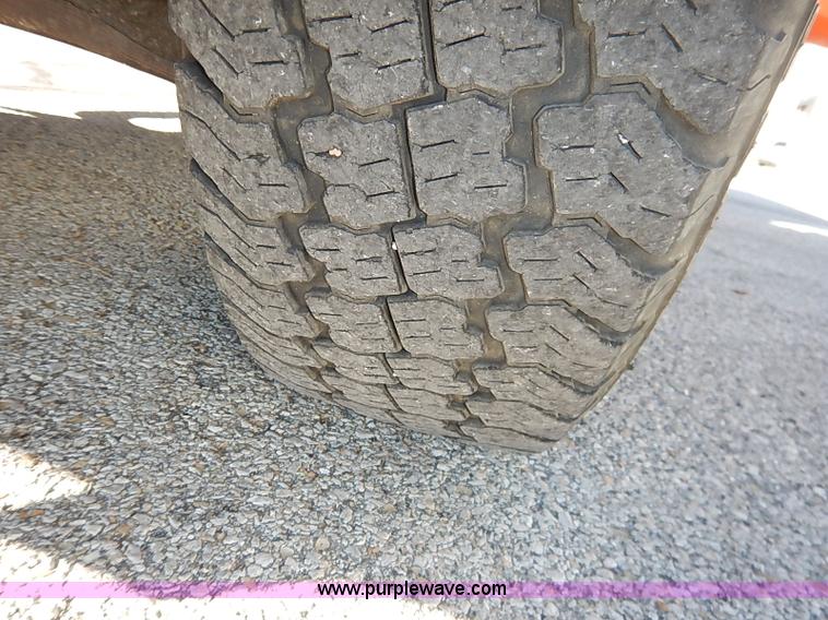 image for item I5308 2004 Chevrolet Silverado 2500HD pickup truck