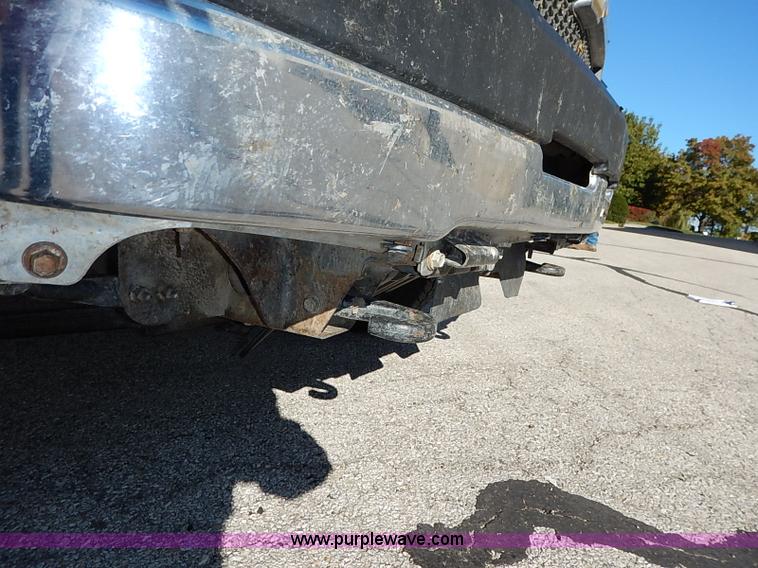 image for item I5308 2004 Chevrolet Silverado 2500HD pickup truck