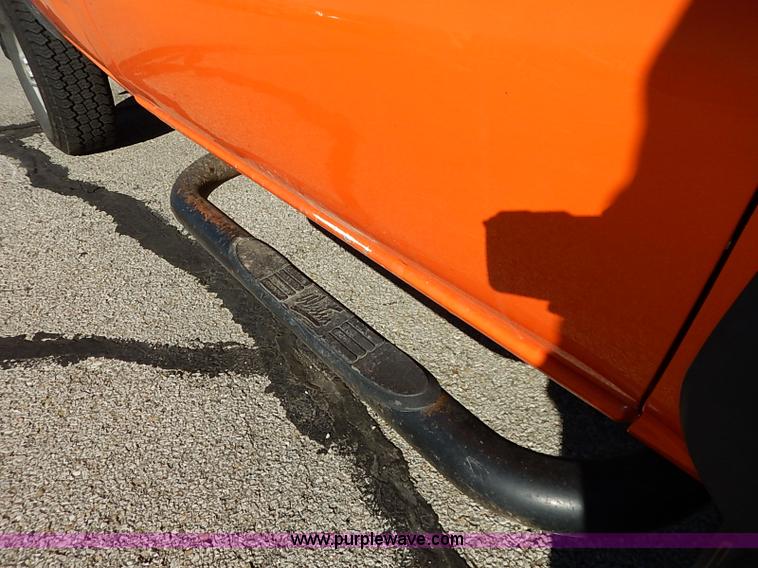 image for item I5308 2004 Chevrolet Silverado 2500HD pickup truck