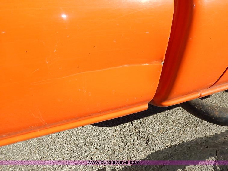 image for item I5308 2004 Chevrolet Silverado 2500HD pickup truck