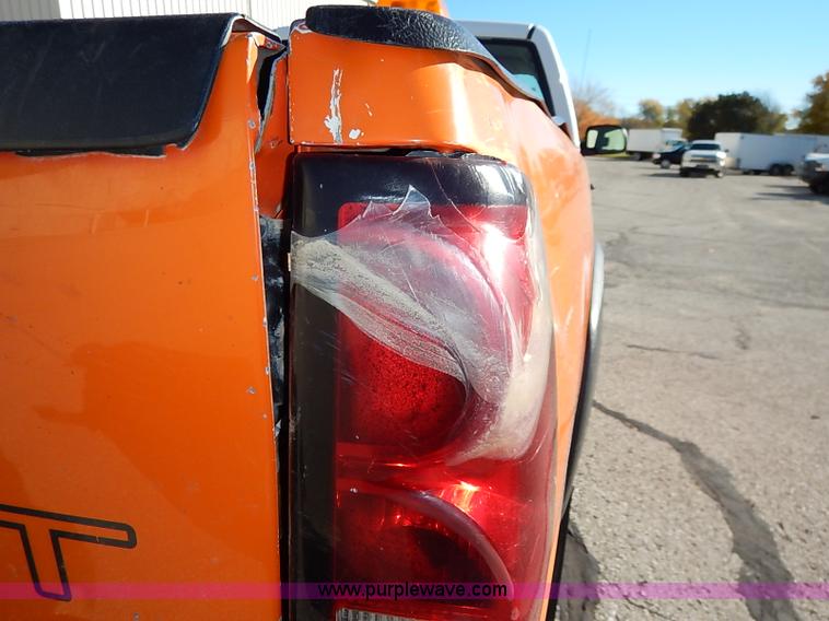 image for item I5308 2004 Chevrolet Silverado 2500HD pickup truck