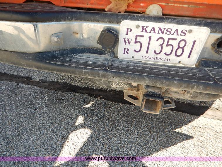 image for item I5308 2004 Chevrolet Silverado 2500HD pickup truck