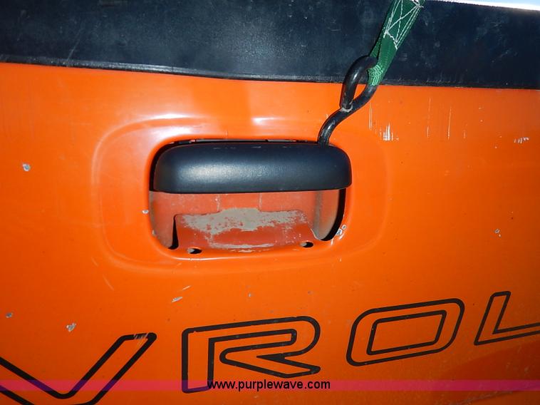 image for item I5308 2004 Chevrolet Silverado 2500HD pickup truck