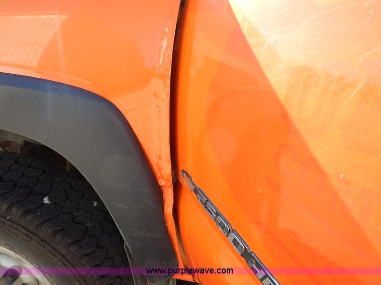 image for item I5308 2004 Chevrolet Silverado 2500HD pickup truck