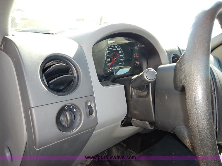 image for item I5315 2006 Ford F150 XL pickup truck