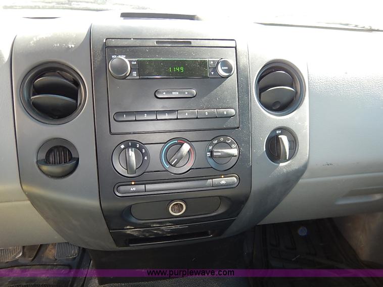 image for item I5315 2006 Ford F150 XL pickup truck