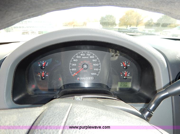 image for item I5315 2006 Ford F150 XL pickup truck