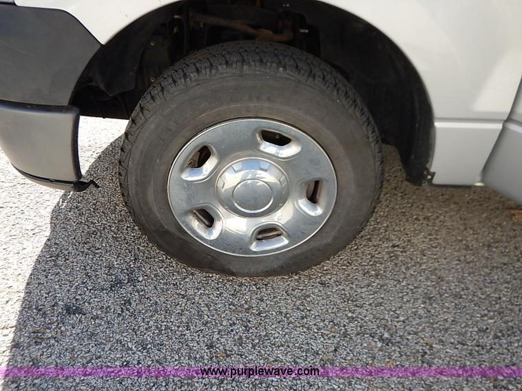 image for item I5315 2006 Ford F150 XL pickup truck