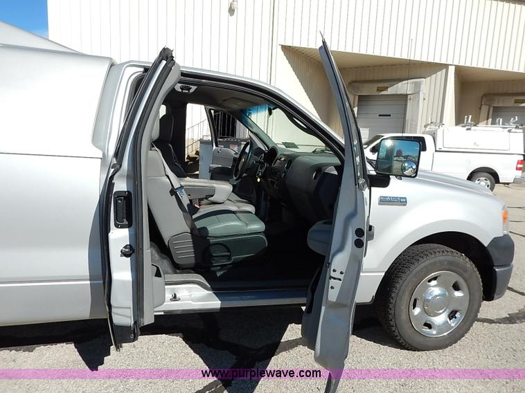 image for item I5315 2006 Ford F150 XL pickup truck
