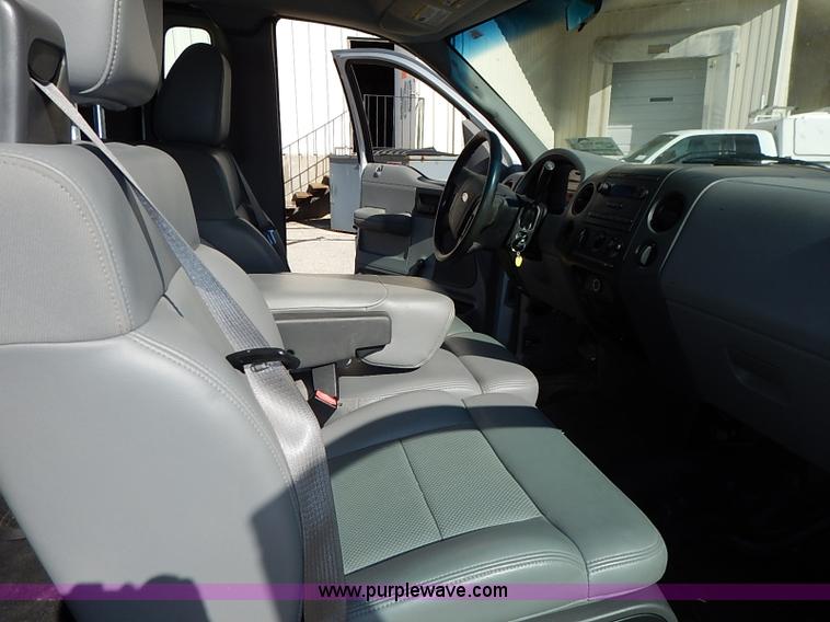 image for item I5315 2006 Ford F150 XL pickup truck