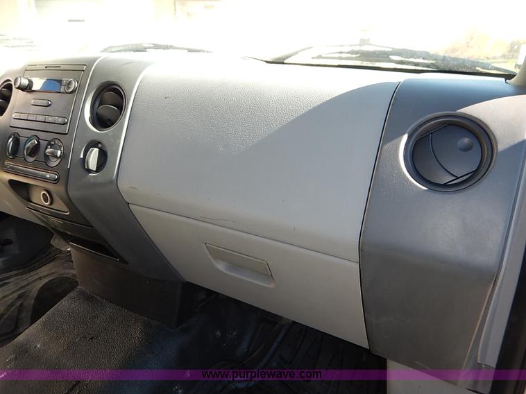 image for item I5315 2006 Ford F150 XL pickup truck