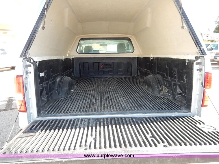 image for item I5315 2006 Ford F150 XL pickup truck