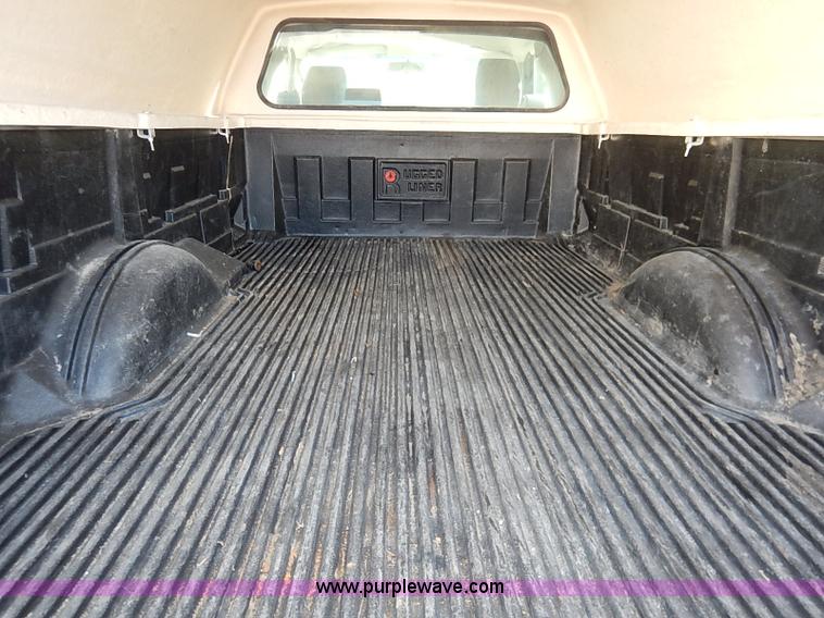 image for item I5315 2006 Ford F150 XL pickup truck