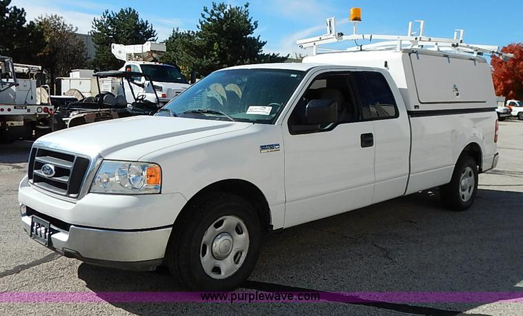 image for item I5316 2004 Ford F150 XL SuperCab pickup truck