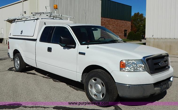 image for item I5316 2004 Ford F150 XL SuperCab pickup truck