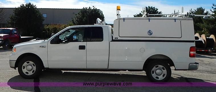 image for item I5316 2004 Ford F150 XL SuperCab pickup truck