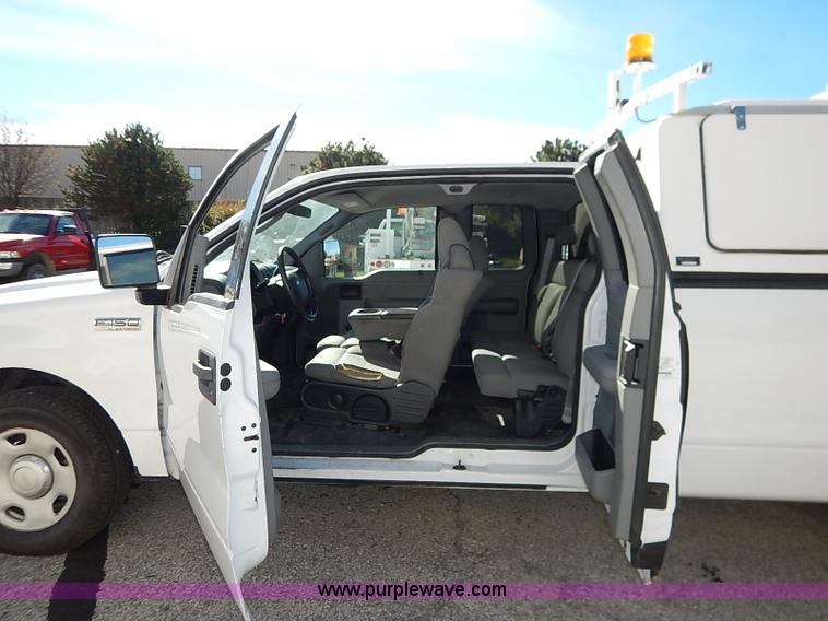 image for item I5316 2004 Ford F150 XL SuperCab pickup truck