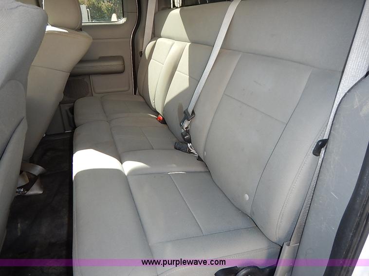 image for item I5316 2004 Ford F150 XL SuperCab pickup truck