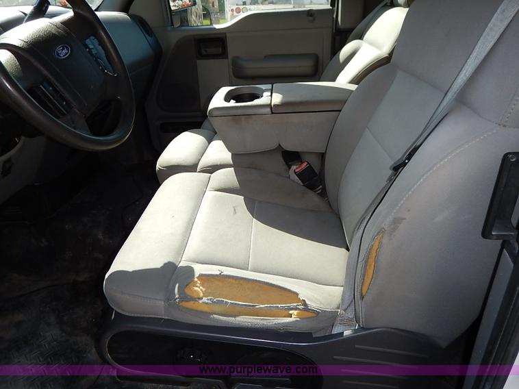 image for item I5316 2004 Ford F150 XL SuperCab pickup truck