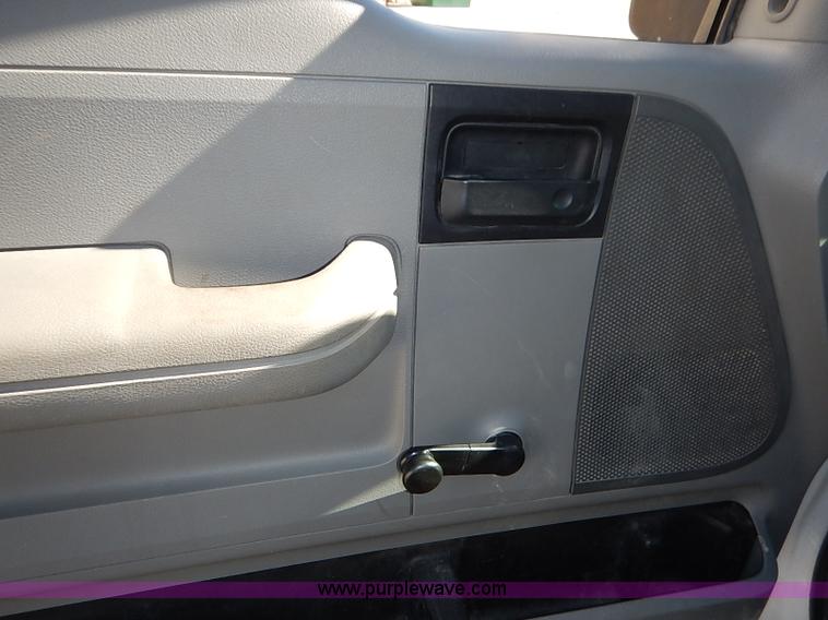 image for item I5316 2004 Ford F150 XL SuperCab pickup truck