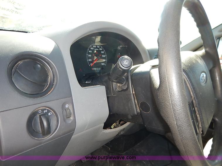 image for item I5316 2004 Ford F150 XL SuperCab pickup truck