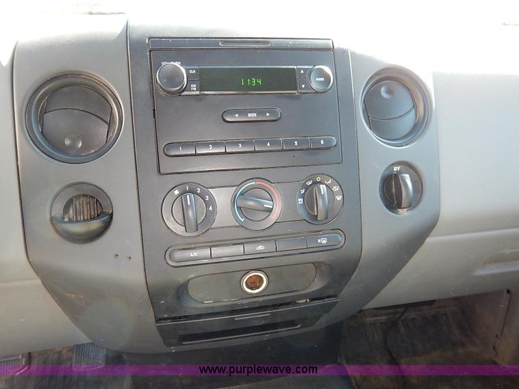 image for item I5316 2004 Ford F150 XL SuperCab pickup truck