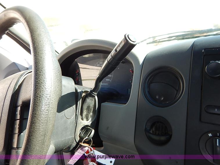 image for item I5316 2004 Ford F150 XL SuperCab pickup truck