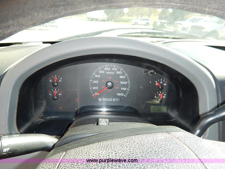 image for item I5316 2004 Ford F150 XL SuperCab pickup truck