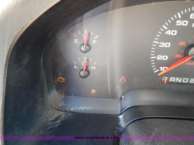 image for item I5316 2004 Ford F150 XL SuperCab pickup truck