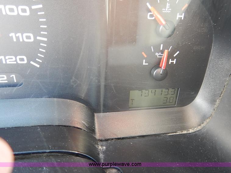 image for item I5316 2004 Ford F150 XL SuperCab pickup truck