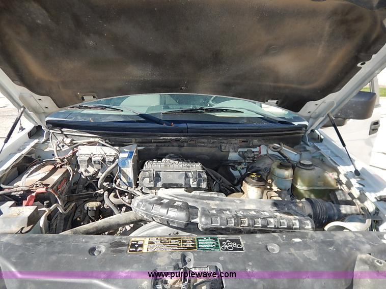 image for item I5316 2004 Ford F150 XL SuperCab pickup truck