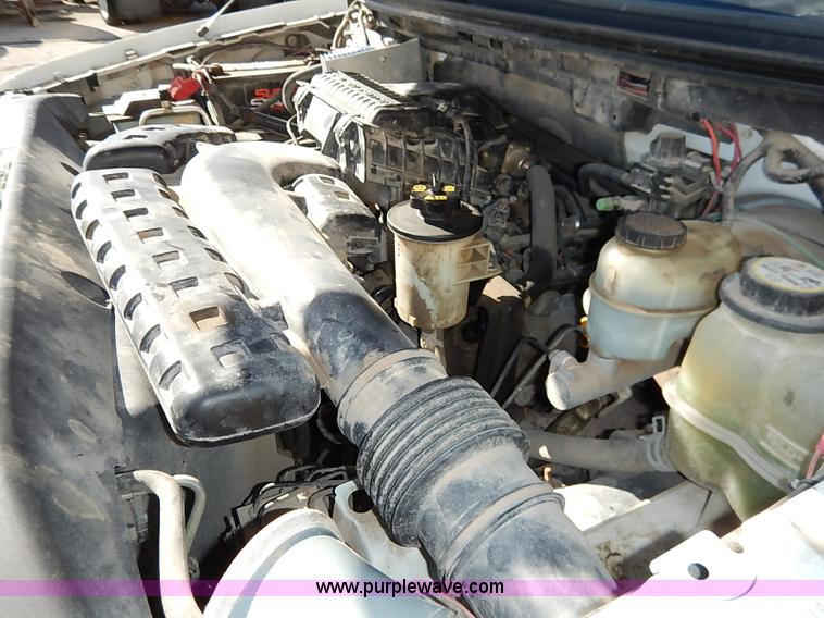 image for item I5316 2004 Ford F150 XL SuperCab pickup truck