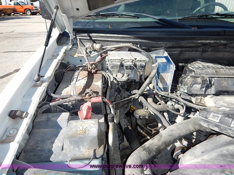 image for item I5316 2004 Ford F150 XL SuperCab pickup truck