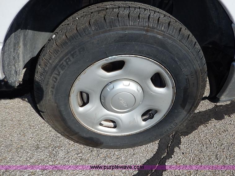 image for item I5316 2004 Ford F150 XL SuperCab pickup truck