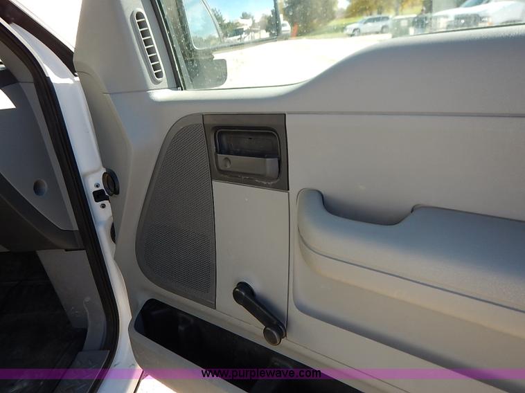 image for item I5316 2004 Ford F150 XL SuperCab pickup truck