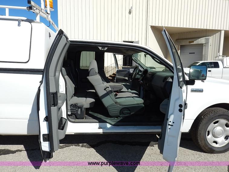 image for item I5316 2004 Ford F150 XL SuperCab pickup truck