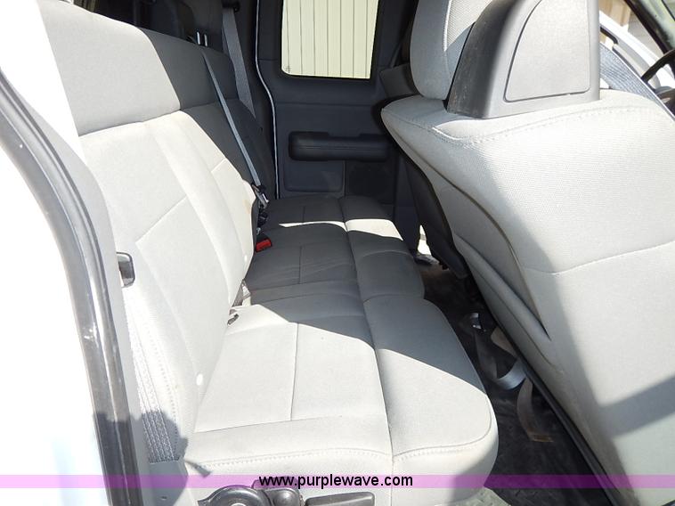 image for item I5316 2004 Ford F150 XL SuperCab pickup truck