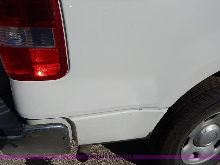 image for item I5316 2004 Ford F150 XL SuperCab pickup truck