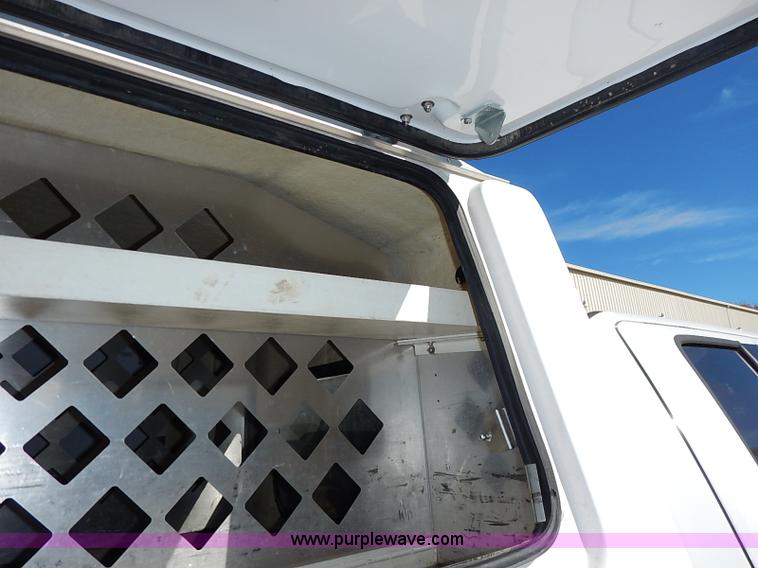 image for item I5316 2004 Ford F150 XL SuperCab pickup truck