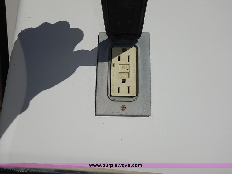 image for item I5316 2004 Ford F150 XL SuperCab pickup truck