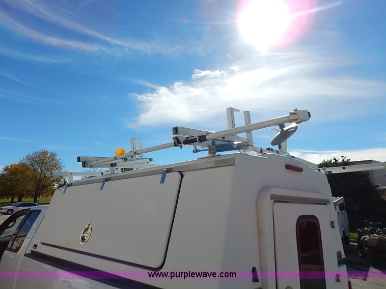 image for item I5316 2004 Ford F150 XL SuperCab pickup truck