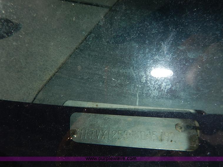 image for item I5316 2004 Ford F150 XL SuperCab pickup truck