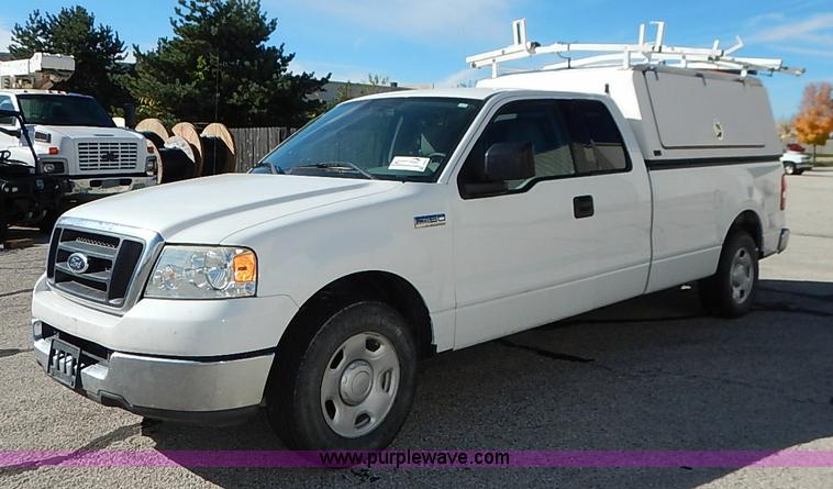 image for item I5319 2004 Ford F150 XL SuperCab pickup truck